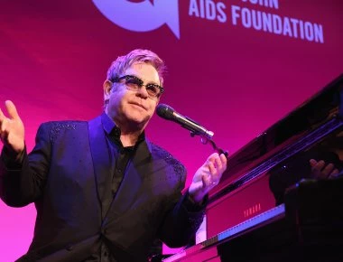 Τι συμβαίνει με την υγεία του Sir Elton John; Σταματά τις περιοδείες του